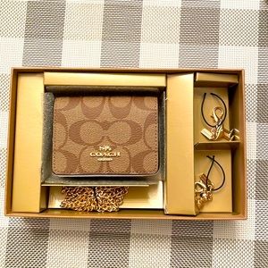 COACH Boxed Mini Wallet On A Chain In Blocked Signature Canvas (New)